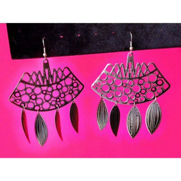 Chandelier Earrings Fashion Jewelry Drop Dangle Hammered Metal Inspired Alloy 1x - Picture 2 of 12